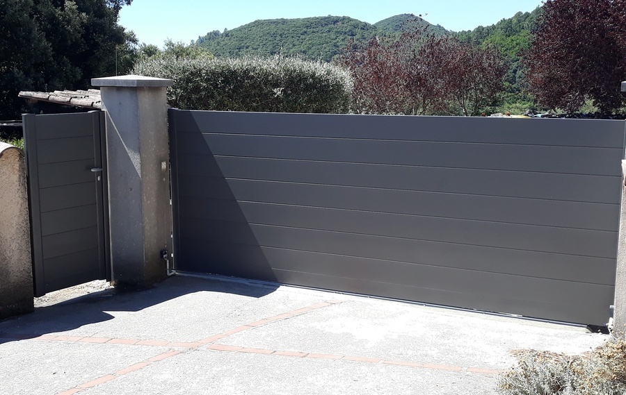 L'aluminium, un matériau performant pour votre portail à Nanterre