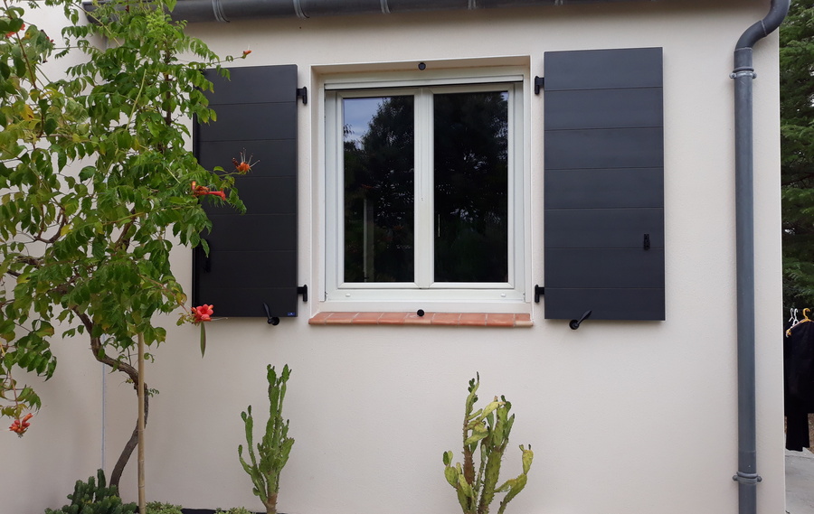 Volets battants épurés à Nanterre