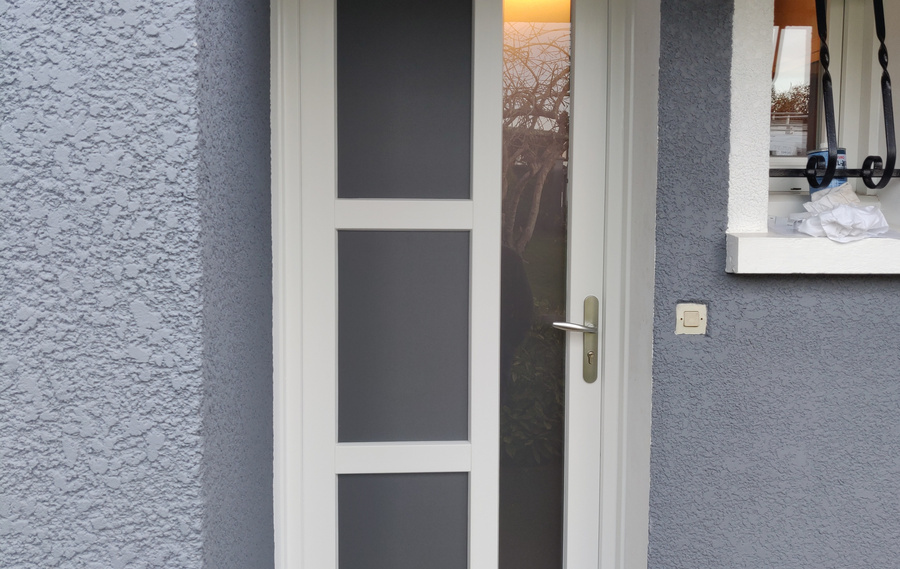 Le PVC, un excellent rapport qualité-prix pour votre porte d'entrée à Nanterre