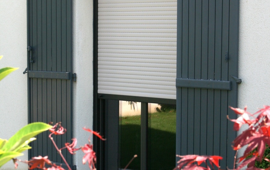 Les volets roulants OuvertureS à motorisation électrique : esthétisme et efficacité